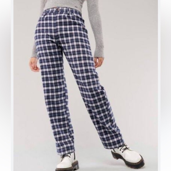 Hollister Pants - NWT Hollister Ultra High-Rise Flannel Plaid Dad Pants. Size 13R-W31